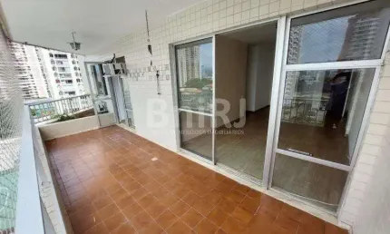 Apartamento na barra em condomínio fechado com varanda e vaga de garagem