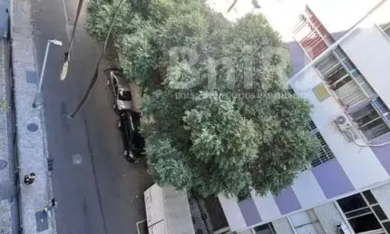 Apartamento com varanda e vaga de garagem no Catete