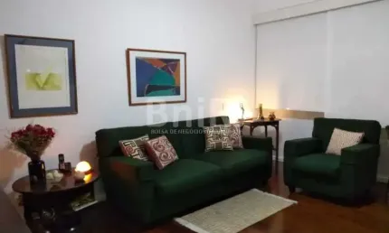 Charmoso apto em predio antigo  com patio interno e vaga