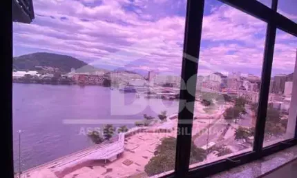 Sala Comercial à Venda no Centro de Niterói. Vista Livre e Localização Privilegiada!