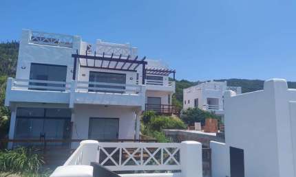 Casa para Venda em Arraial do Cabo, Pontal do Atalaia, 3 dormitórios, 3 suítes, 1 banheiro, 1 vaga