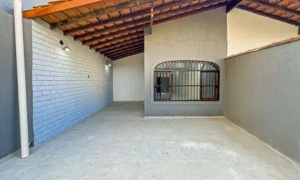 Casa de 2 Dormitórios com Área Externa e Churrasqueira