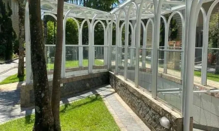 Oferta Imperdível - Casa de Alto Padrão em Condomínio Fechado em Praia Grande!