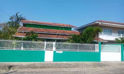 Casa a 800 Metros da Praia no Centro de Baln Piçarras!