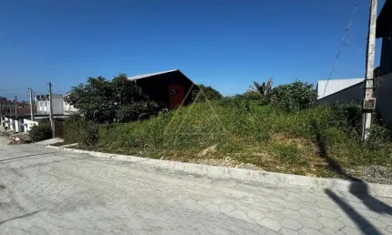 Terreno a venda no bairro itacolomi em baln. piçarras!