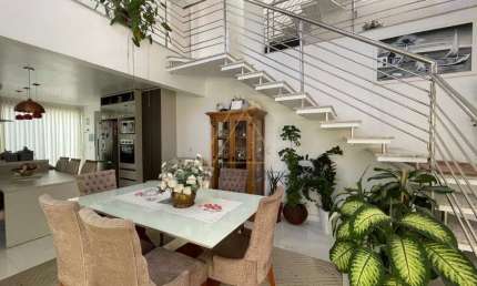 Triplex no Centro de Piçarras com flat no ultimo andar!