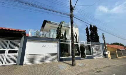 Triplex no Centro de Piçarras com flat no ultimo andar!