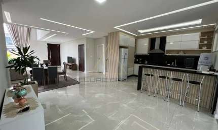 Casa de alto padrão a venda em Balneário Piçarras SC.
