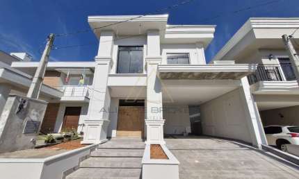 Casa a venda em condominio Fechado no centro de Balneario Piçarras - SC
