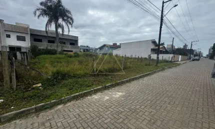 Terreno, sendo 2 lotes juntos à venda no bairro itacolomi em piçarras-sc