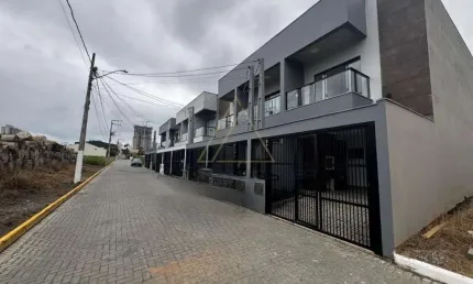Sobrado  a venda no bairro centro na cidade balneário piçarras em santa catarina