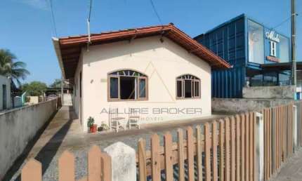 Casa com 3 quartos para alugar no Centro, Penha  por R$ 3.500