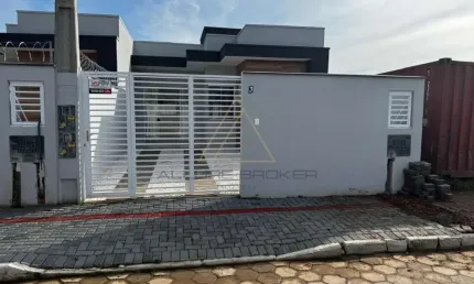 Casa com 2 quartos para alugar no Itacolomi, Balneário Piçarras  por R$ 2.200