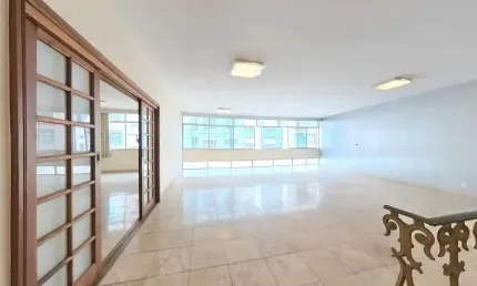 Hoomes vende apartamento em Copacabana, localizado na Rua Domingos Ferreira, Posto 4, próximo ao metrô, praia e comércios
