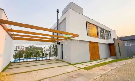 Impecável casa em condomínio à venda na Hípica com 4 quartos, 4 suítes e 234m² em Porto Alegre-RS!