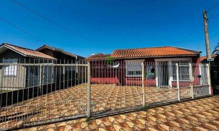 Casa à venda em Porto Alegre-RS, bairro Hípica! 2 quartos, 2 salas, 1 banheiro, 3 vagas de garagem, 50m² de área!