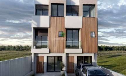 Imperdível oportunidade: Casa à venda em Porto Alegre-RS, no bairro Tristeza, com 3 quartos, 3 suítes, 2 salas, 3 banheiros, 2 vagas de garagem e 135,00m² de área.