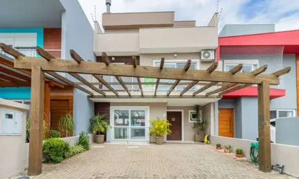 Imperdível! Casa em condomínio à venda em Porto Alegre-RS, bairro Hípica, 3 quartos, 1 suíte, 2 salas, 3 banheiros, 2 vagas e 244m²