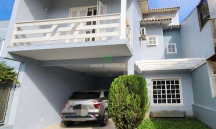 Casa em condomínio à venda em localização privilegiada com 3 quartos e 192m² de área!
