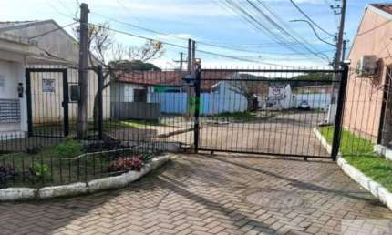 Oportunidade Única: Casa em Condomínio no Guarujá, Porto Alegre-RS - 1 Quarto, 1 Sala, 1 Banheiro e 1 Vaga de Garagem - 33m²!