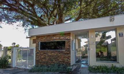 Casa de Luxo em Condomínio no Bairro Cristal, Porto Alegre - 4 Quartos, 2 Suítes, 2 Salas, 2 Banheiros, 4 Vagas, 227m².