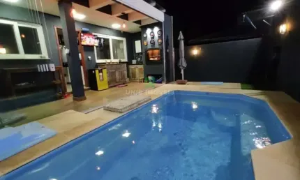 Casa de luxo em condomínio na Hípica, Porto Alegre-RS  3 quartos, 1 suíte, 2 salas, 3 banheiros, 154 m², 1 vaga de garagem.