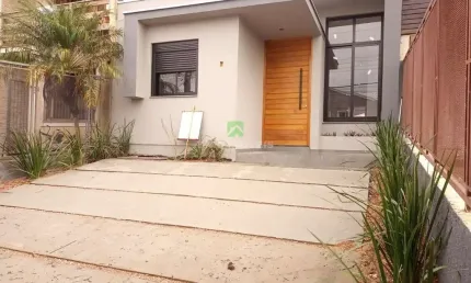 Imperdível! Casa à venda em Porto Alegre-RS, bairro Hípica. 3 quartos, 1 suíte, 1 sala, 2 banheiros, 2 vagas de garagem, 85m².