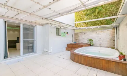 Apartamento à venda, Vila Nova: 2 quartos, Pátio, 1 sala, 1 banheiro, 1 vaga, 95,70 m² de área.