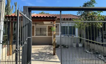 Casa à venda em Porto Alegre-RS, bairro Hípica: 2 quartos, 1 sala, 1 banheiro, 1 vaga de garagem, 135m² de área.