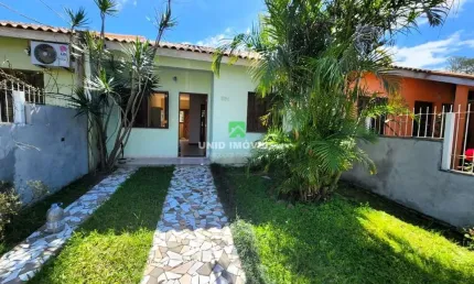 Casa à venda em Porto Alegre-RS, bairro Hípica: 2 quartos, 2 salas, 1 banheiro, 2 vagas de garagem!