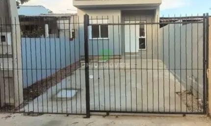 Casa térrea com 3 Quartos, 1 Suíte, 2 Banheiros, 2 Vagas, amplo pátio.