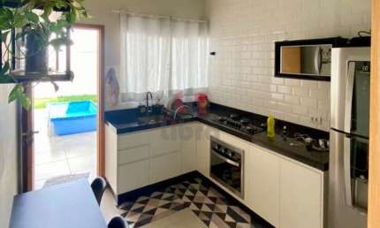Casa com 3 quartos à venda na Rua Monsenhor Tanaka, Vila Emília, Maringá