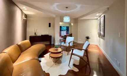 Apartamento a venda no condomínio Carlos Gomes no bairro Zona 01 Centro.