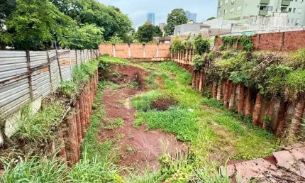 Terreno comercial à venda na Rua Rui Barbosa, Zona 07, Maringá