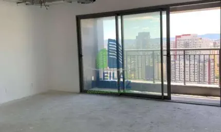 EXECELENTE SALA COMERCIAL NO EDIFÍCIO PLATINA 220 COM 2 BANHEIROS E 1 VAGA DE GARAGEM