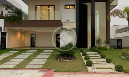 Casa Duplex 3 suítes com closet 4 vagas de garagem condomínio fechado em Interlagos. codigo: 47960