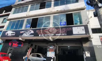 Vendo prédio comercial com 3 pavimentos, na região mais movimentada de Cariacica, próximo a prefeitura, hospital, faculdade, entre outros! codigo: 115039