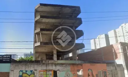 TERRENO COM ESTRUTURA PREVISTO PARA ATÉ 10 ANDARES. codigo: 88058