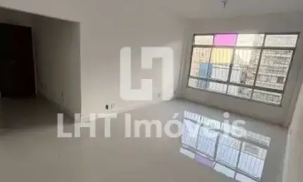 Amplo apartamento de 3 quartos à venda no miolo de Icaraí, em Niterói-RJ