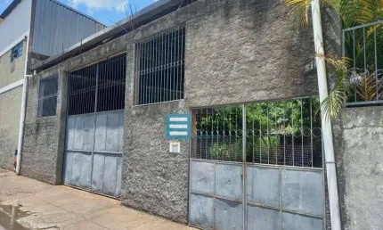 Oportunidade! - Terreno de 539m2 com casa de 2 quartos e galpão coberto - R$ 500.000,00 Excelente para investimento comercial, bairro Cerâmica