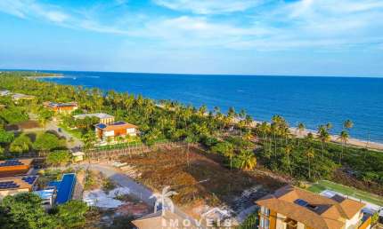Lote FRENTE MAR em Condomínio Altíssimo Padrão em Praia do Forte