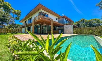 Casa à Venda 5 Suítes Condomínio Alto Padrão Praia do Forte