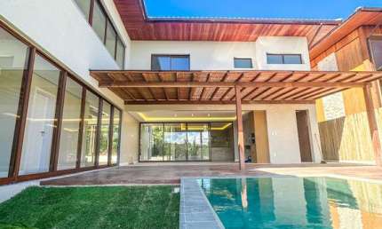 Casa à Venda 5 Suítes Condomínio com Acesso A Praia Alto Padrão - Praia do Forte