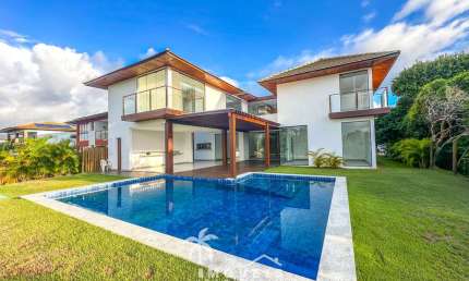 Casa À Venda 5 Suítes em Praia do Forte Condomínio Alto Padrão
