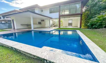 Casa à Venda 5 Suítes em Praia Do Forte Alto Padrão Condomínio com Acesso à praia