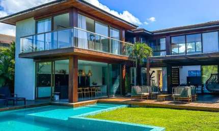 Casa à Venda 5 Suítes Condomínio com acesso a praia - Praia do Forte