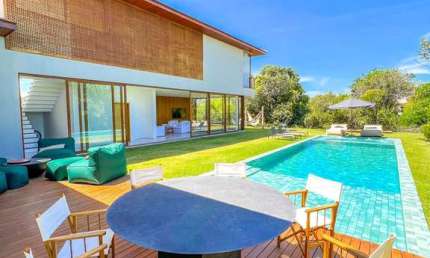 Casa à Venda 4 Suítes Condomínio acesso a praia Alto Padrão Praia do Forte