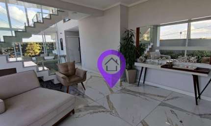 Casa à venda em Santa Rita, Pouso Alegre/MG. 350m² construídos, 3 dormitórios (1 suíte), 4 vagas, hidromassagem e área gourmet.