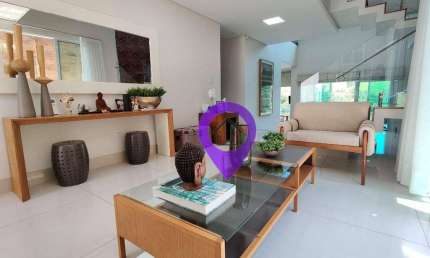Casa com 4 dormitórios em Pousada dos Campos, 375m² construídos. Destaques: suíte máster com hidromassagem, área gourmet localização privilegiada