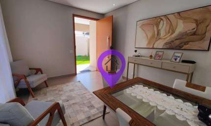 Casa com 4 dormitórios no Buritis, 234m² construídos em Pouso Alegre. Destaques: 2 suítes, área gourmet, piscina e excelente localização